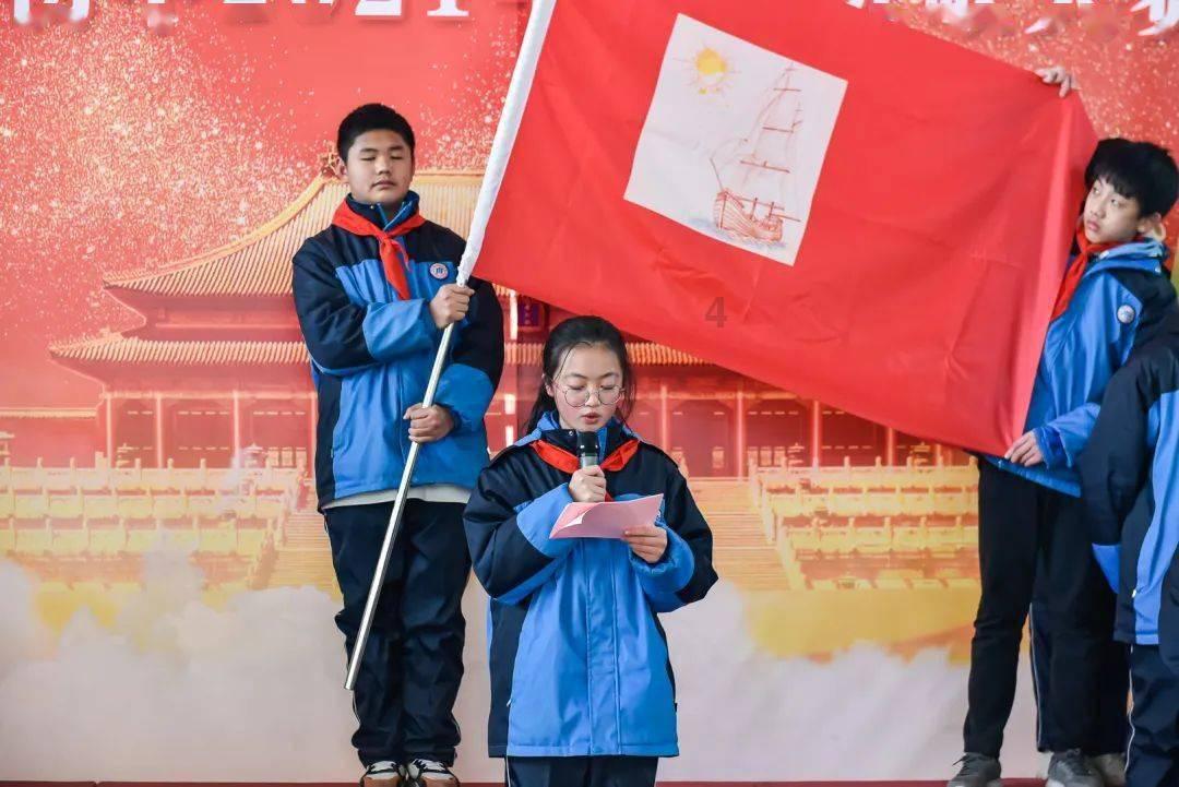 眼前有黑点、黑线是咋了?建议:不同年龄的人,定期进行眼部检查